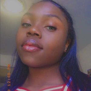 Meet your Posher, Simone